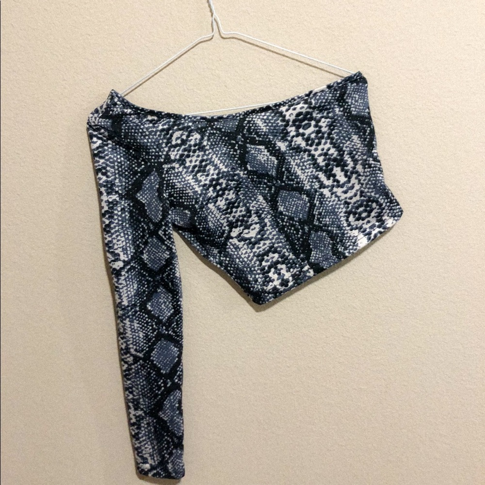 never worn very trendy top!